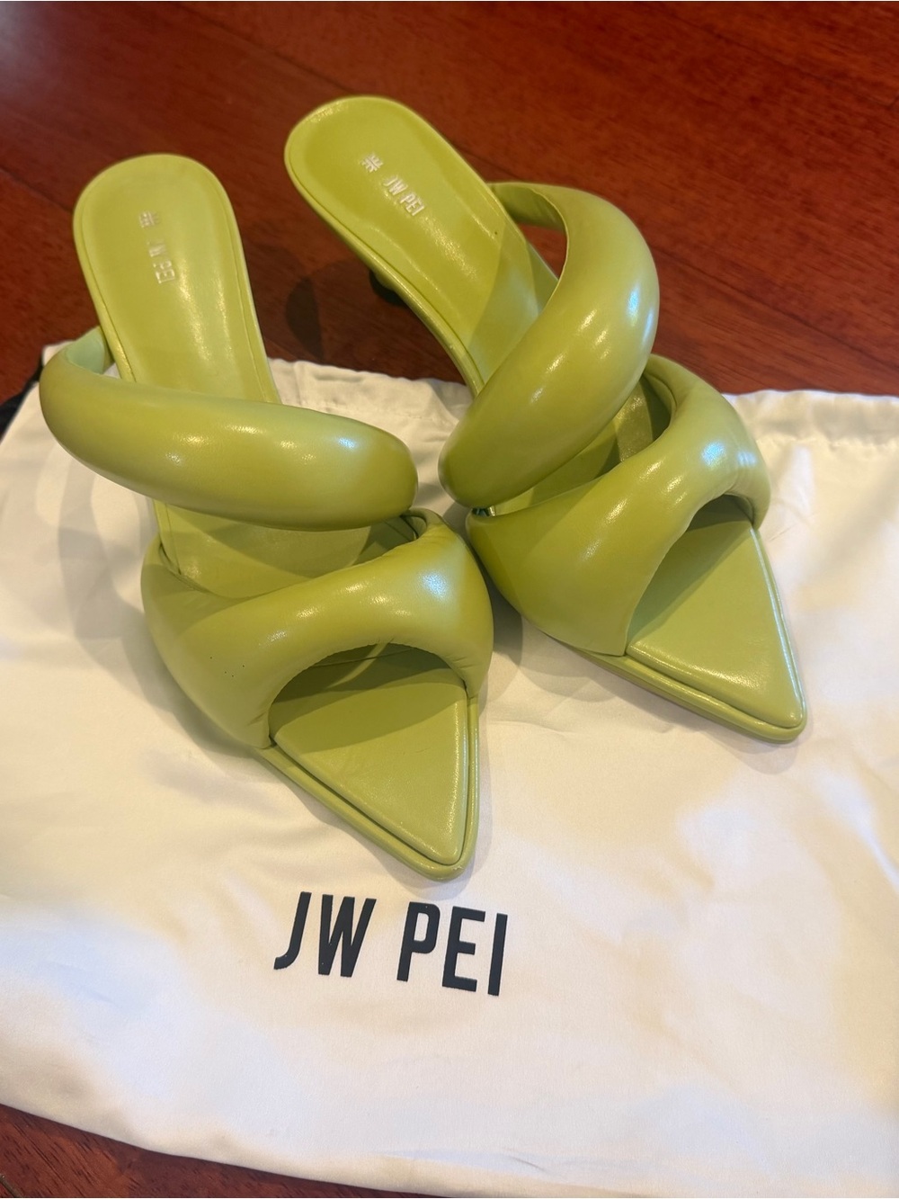 NEW JW PEI Lime Green Padded Triple-Band Pointed Toe Mules Size 7 (38) - Picture 2 of 9